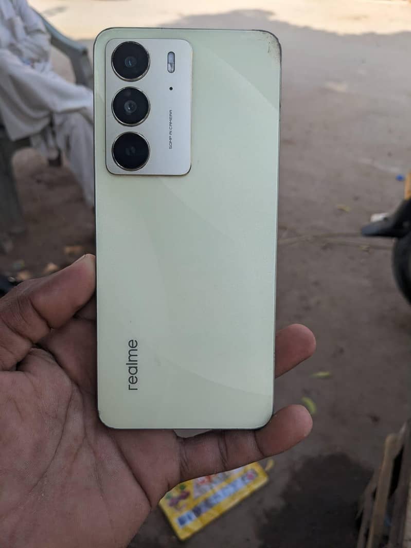 Realme C75 1