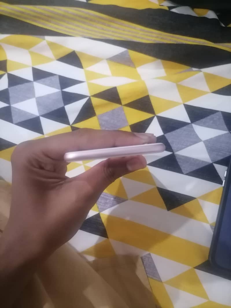 Apple iPhone 16 Plus 4