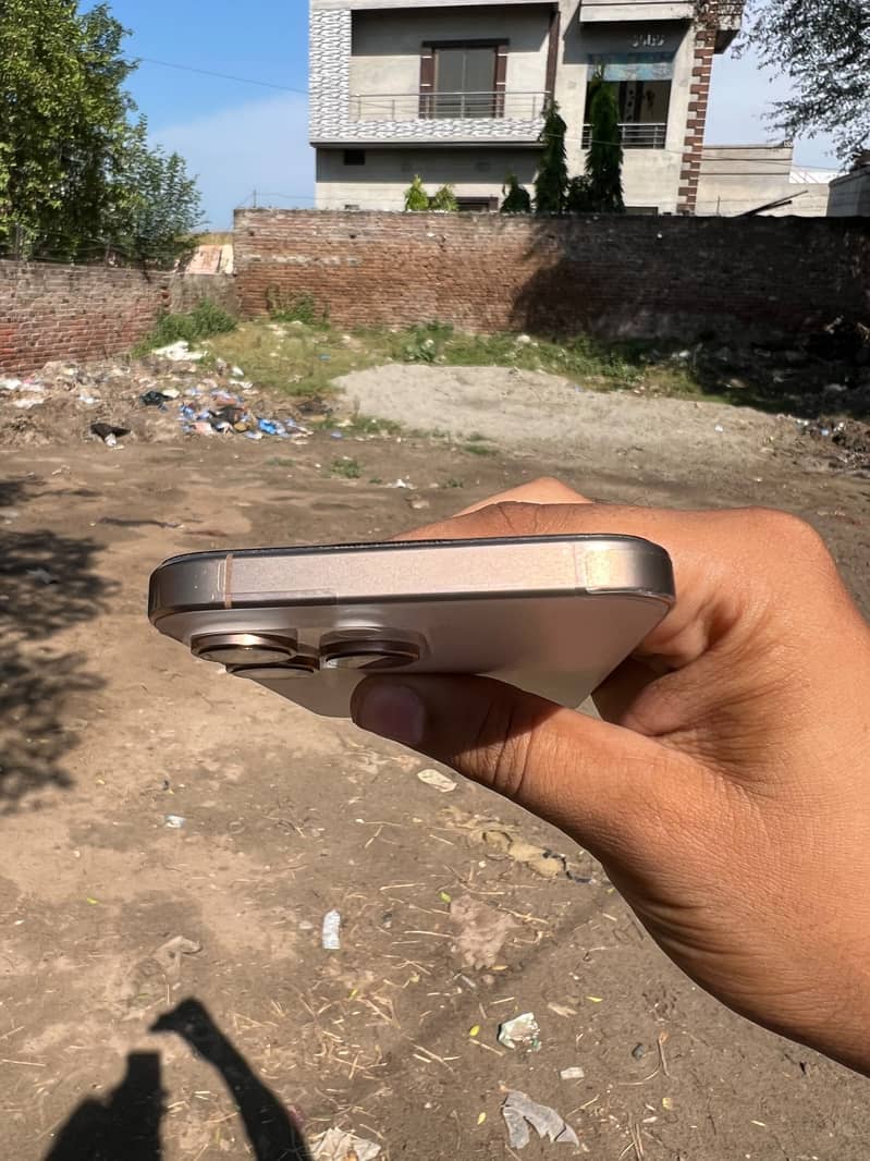 Apple iPhone 16 Pro Max 3