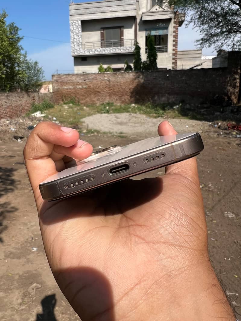 Apple iPhone 16 Pro Max 7