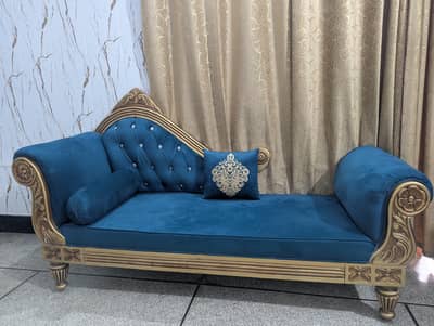 Crown deewan with 2 chairs For sale