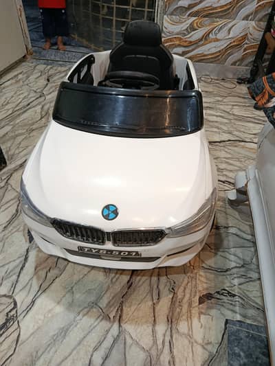 Kids electric car White color good condition