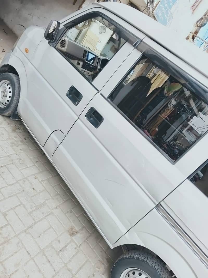 Suzuki Every 2016 3