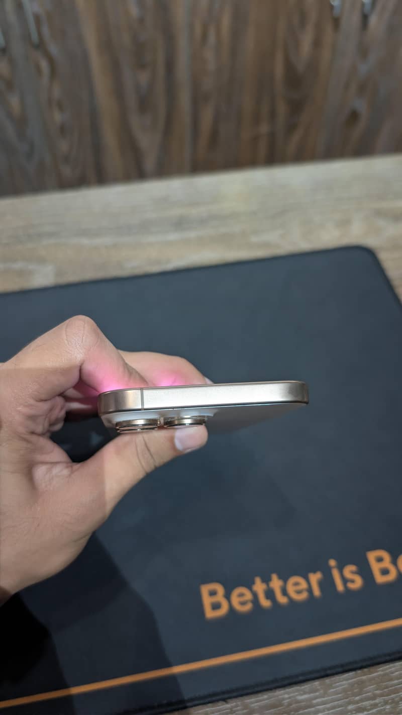 iPhone 16 Pro Max 4