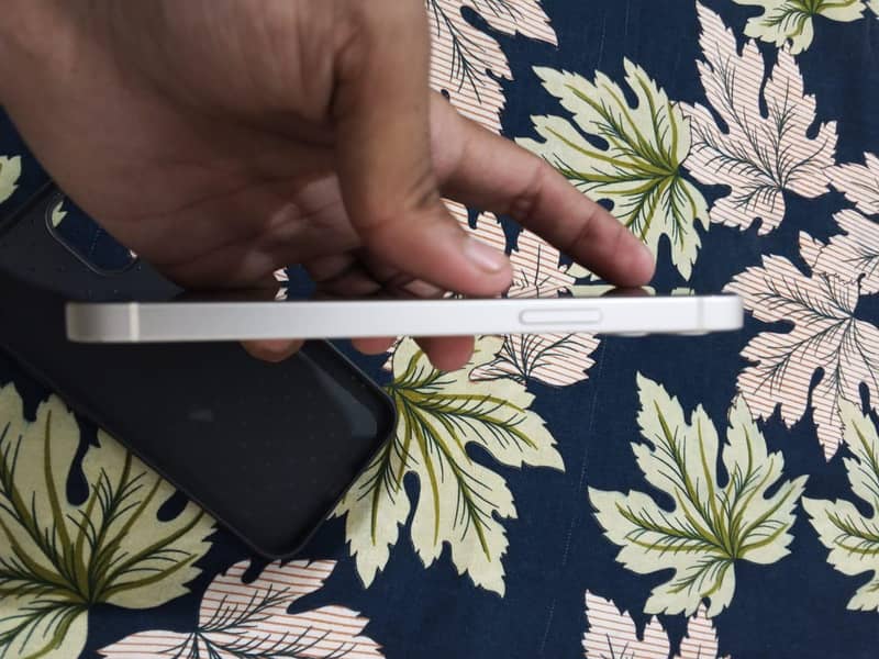 Apple iPhone 12 1