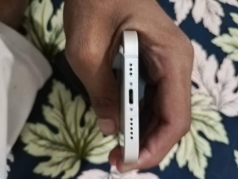 Apple iPhone 12 3