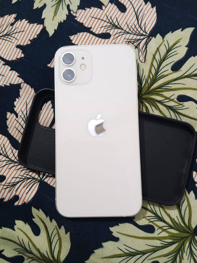 Apple iPhone 12 4