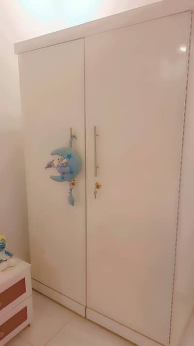 Complete Queen’s bedroom furniture