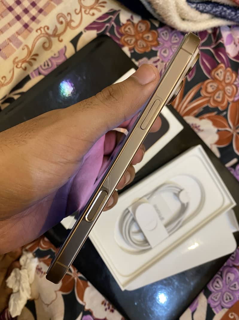 Apple iPhone 16 Pro Max 5