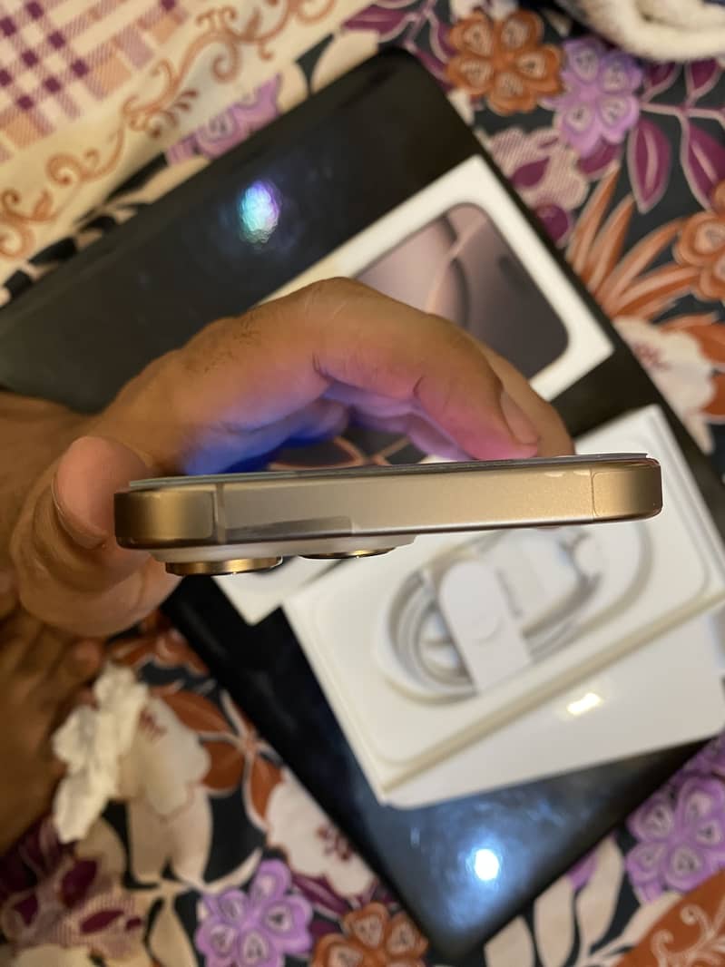 Apple iPhone 16 Pro Max 7