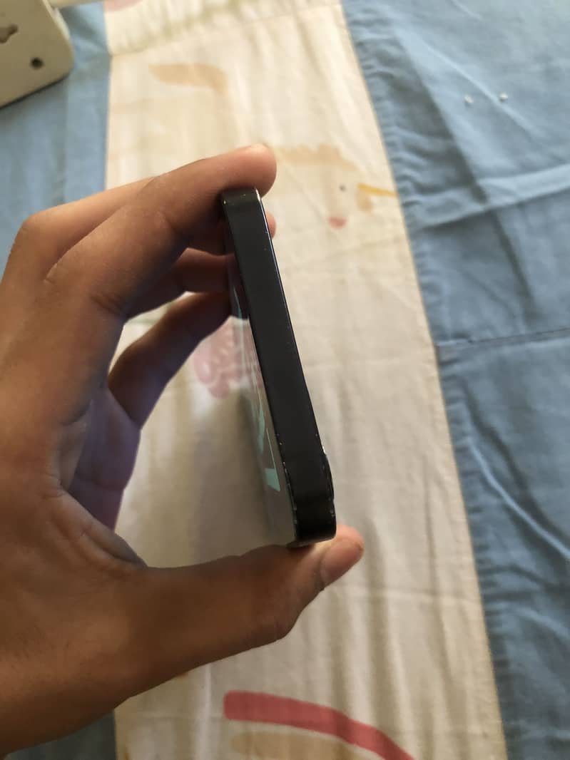 Apple iPhone 12 4
