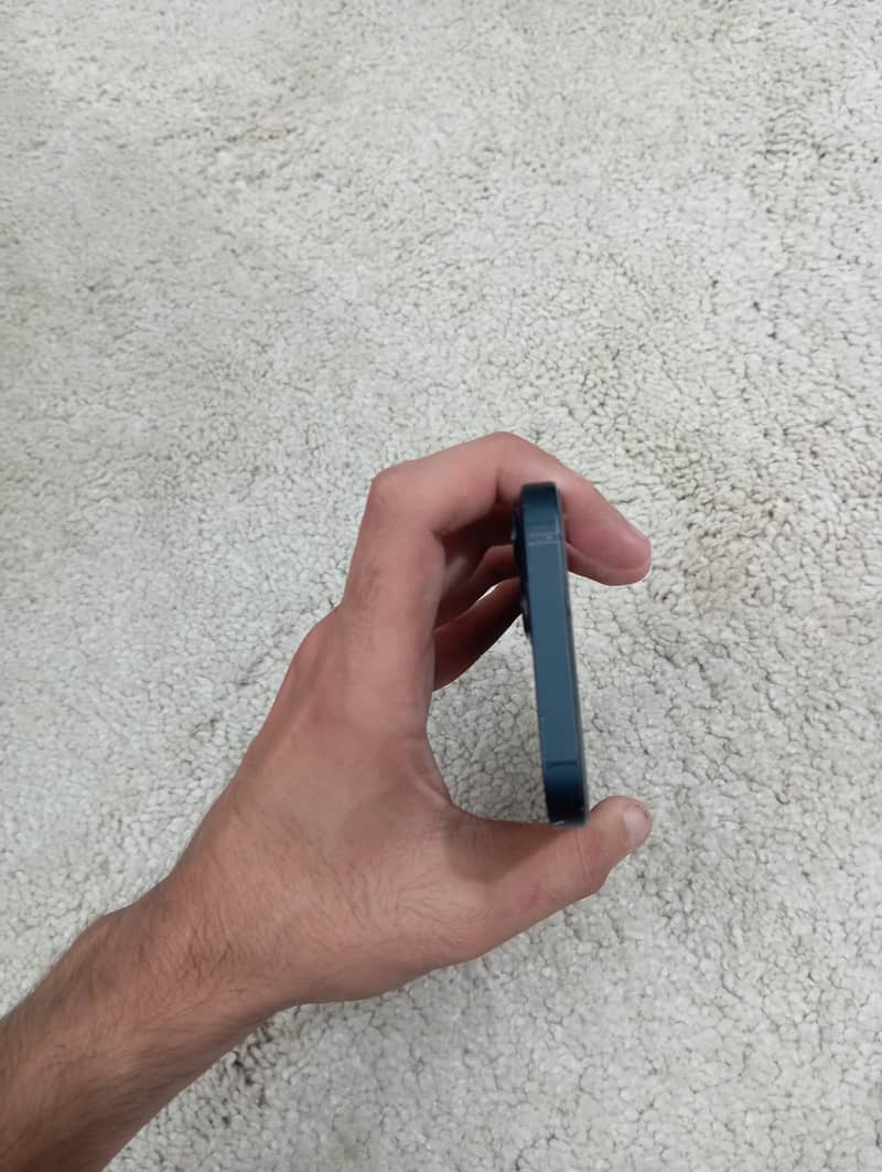 Apple iPhone 13 6