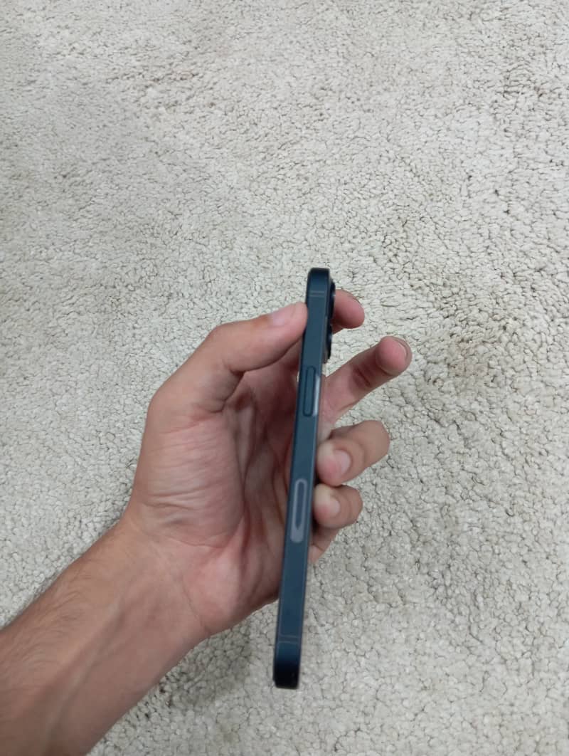 Apple iPhone 13 7