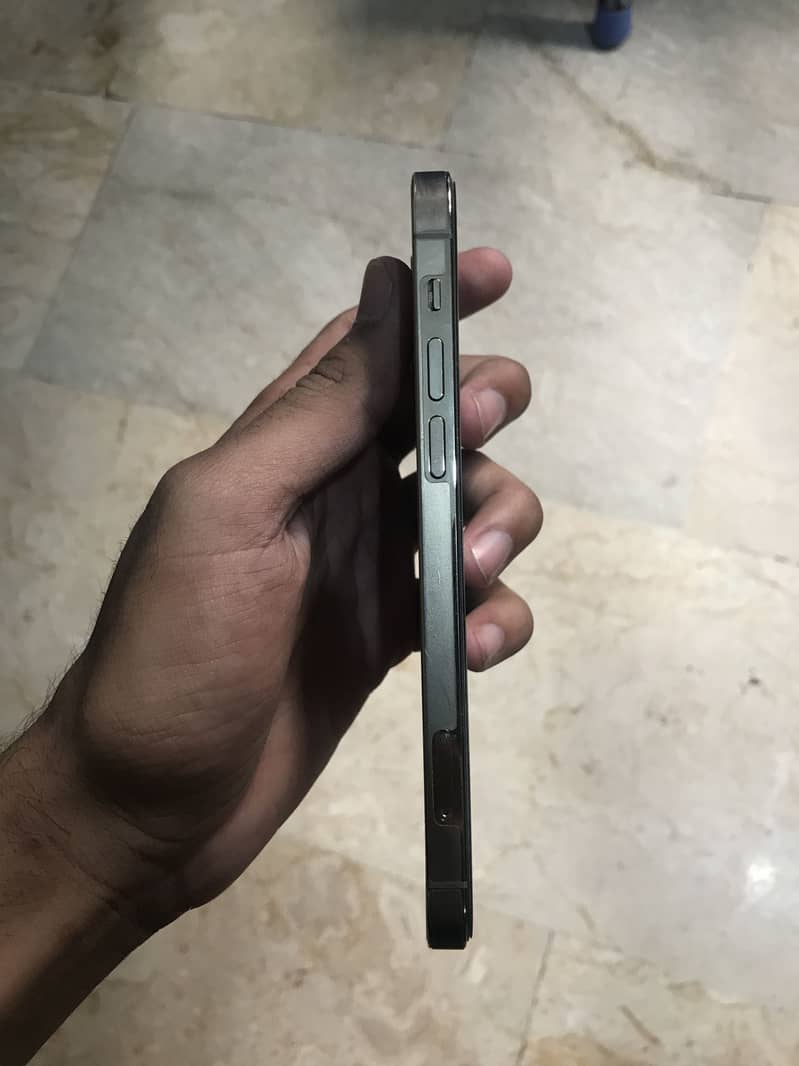 Apple iPhone 12 Pro 2