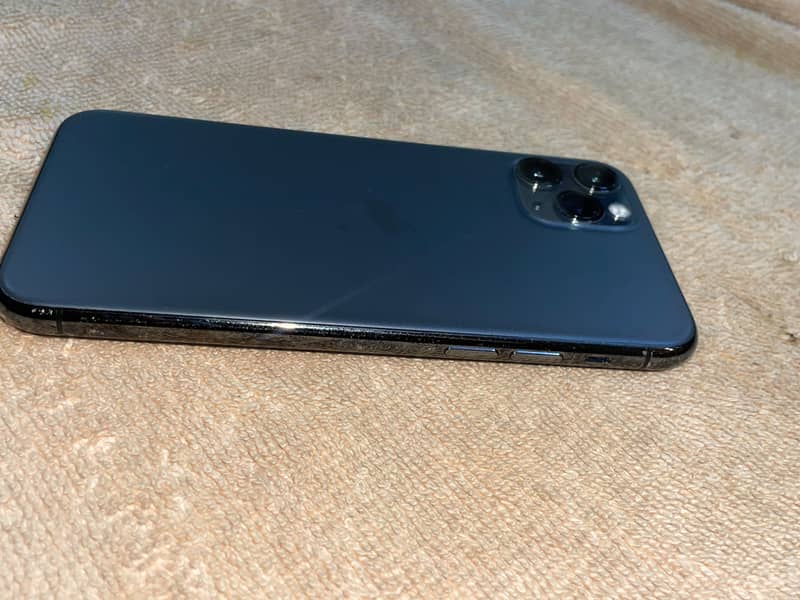 Apple iPhone 11 Pro Max 2