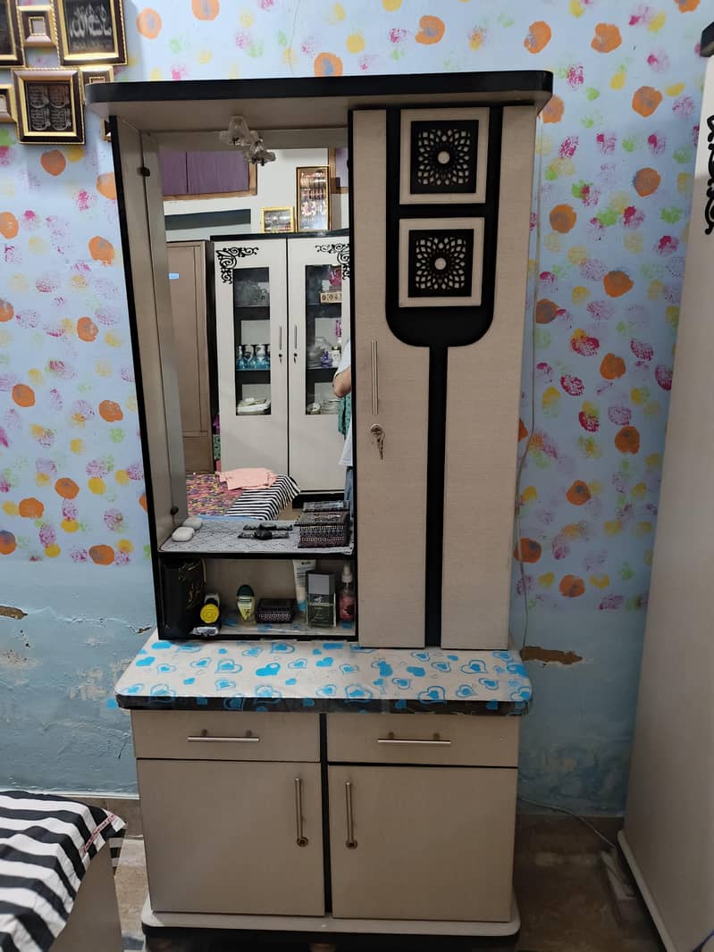 Dressing Table with Light 1