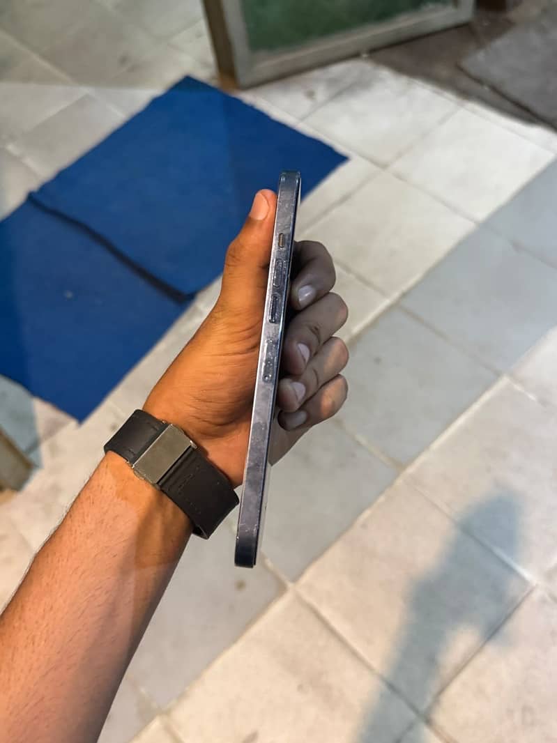 Apple iPhone 13 Pro Max 2
