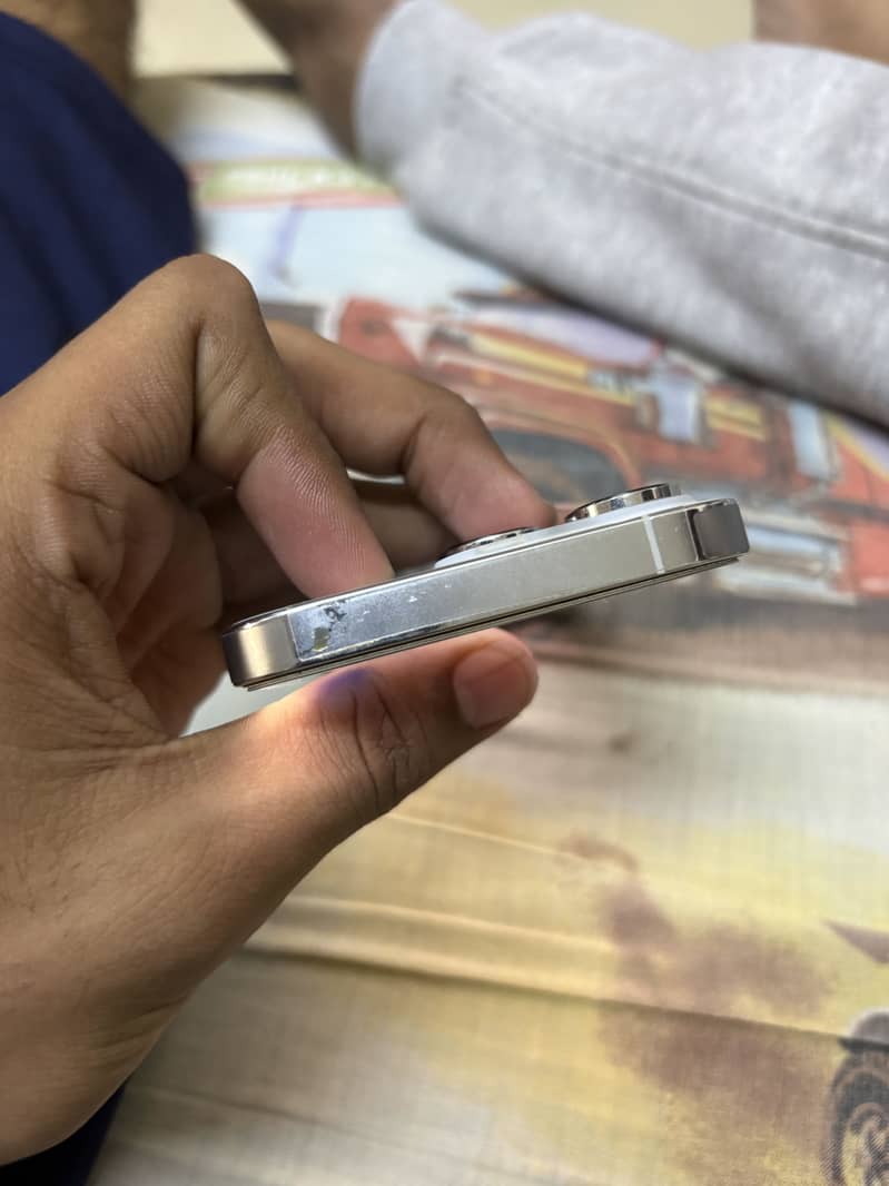 Apple iPhone 14 Pro 2
