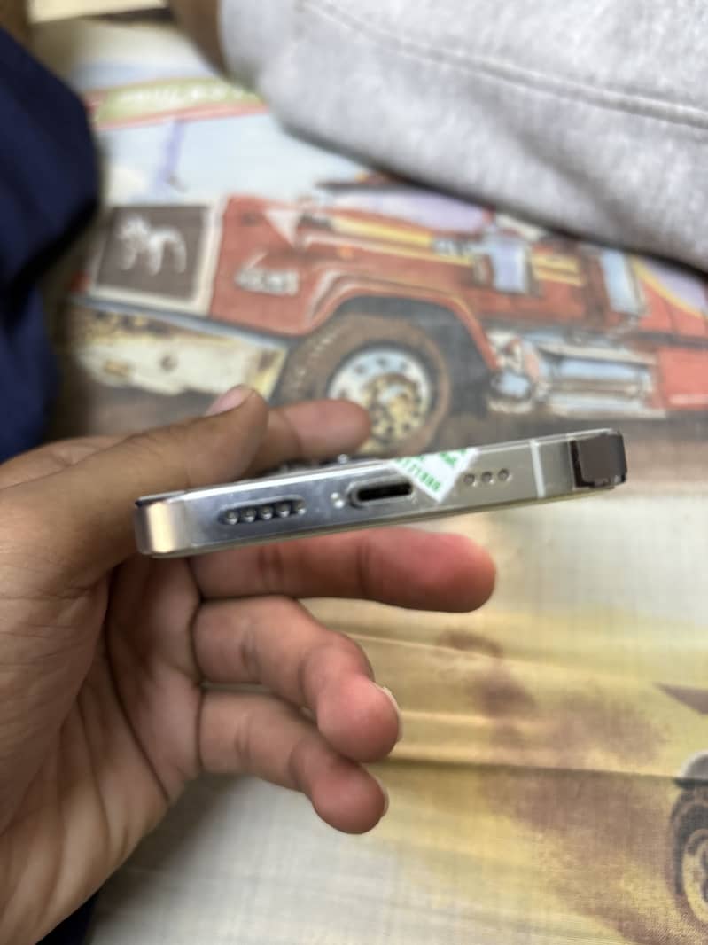 Apple iPhone 14 Pro 4