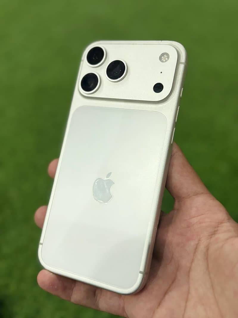 Apple iPhone 17 Pro Max 0
