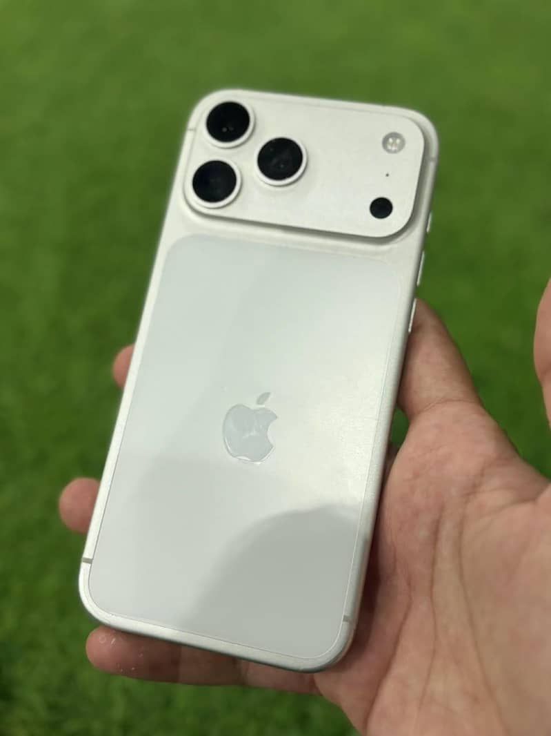 Apple iPhone 17 Pro Max 2