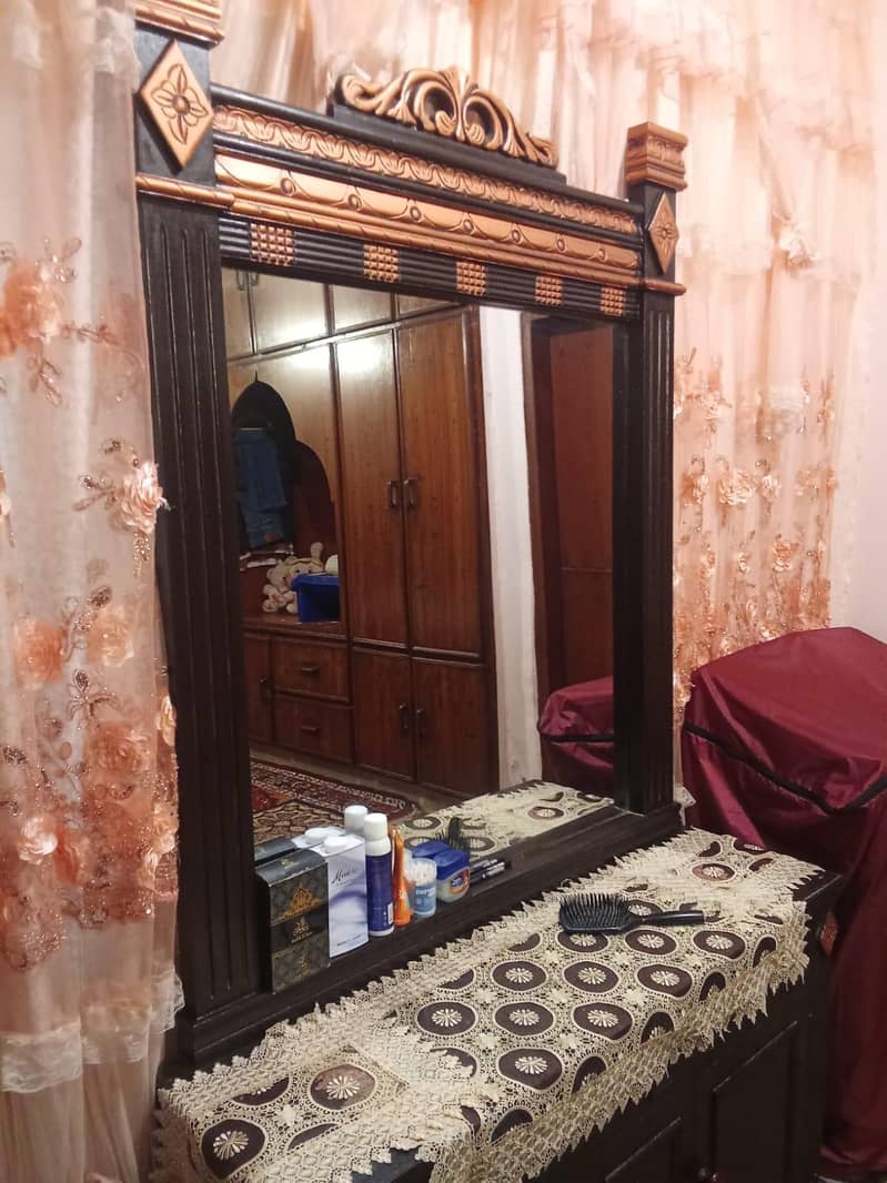 Bed with drasing tabel 2