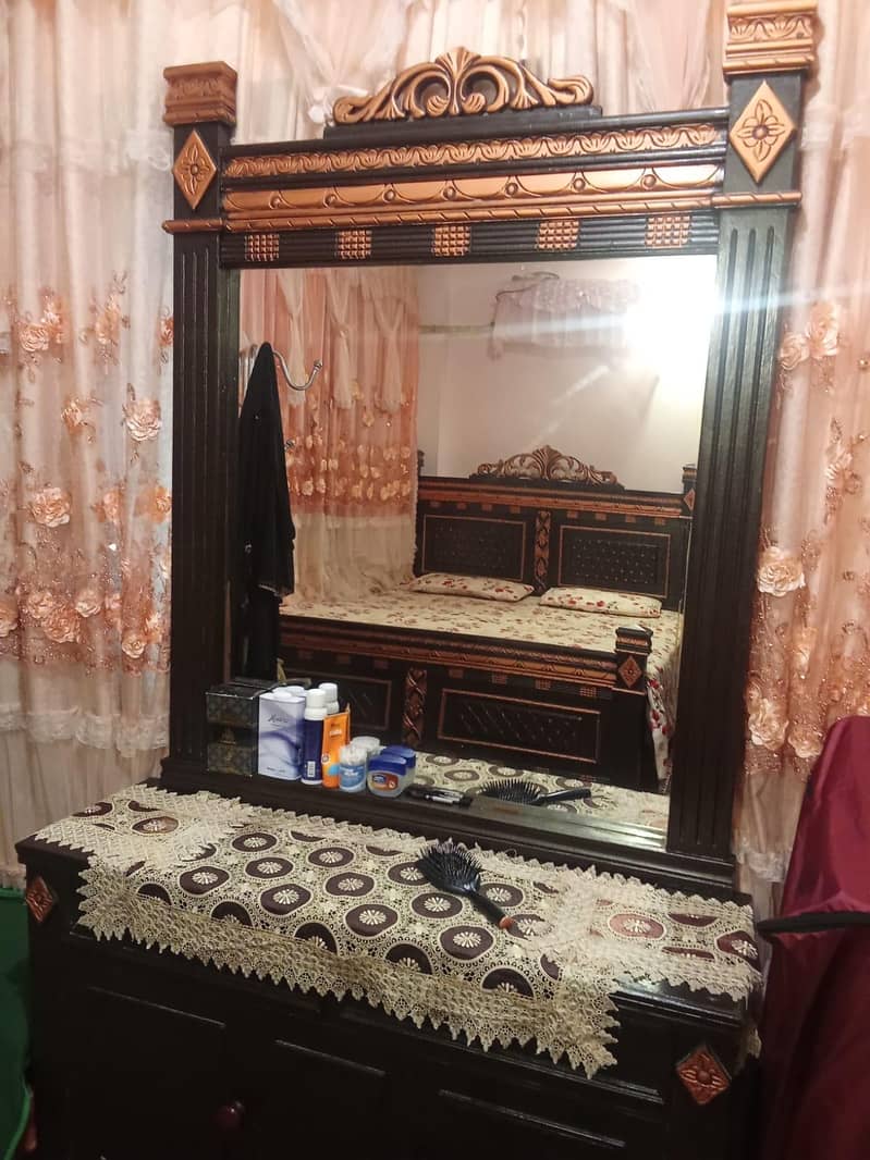 Bed with drasing tabel 3