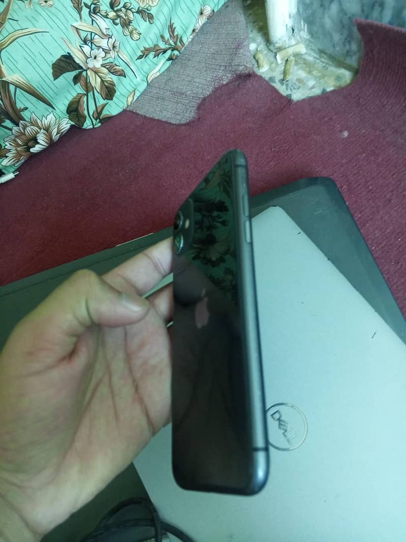 Apple iPhone 11 3