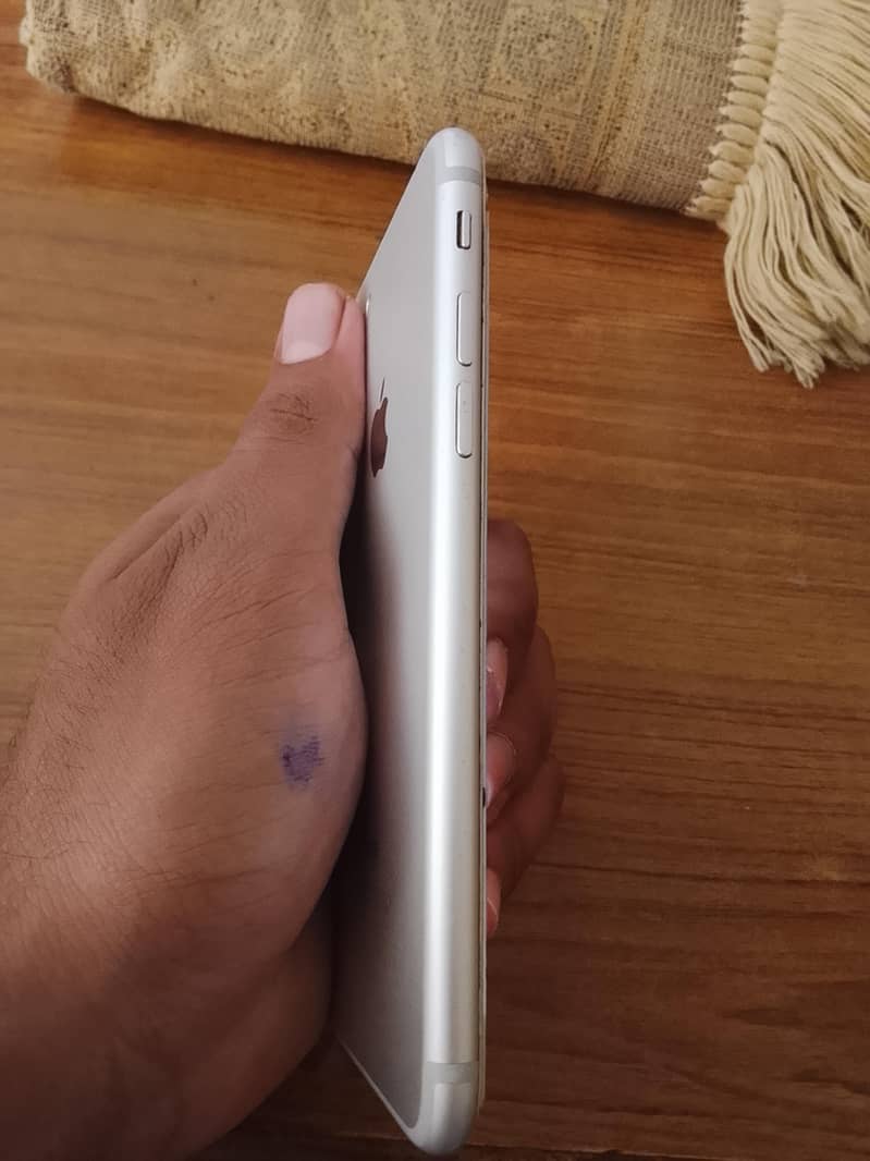 Apple iPhone 7 1