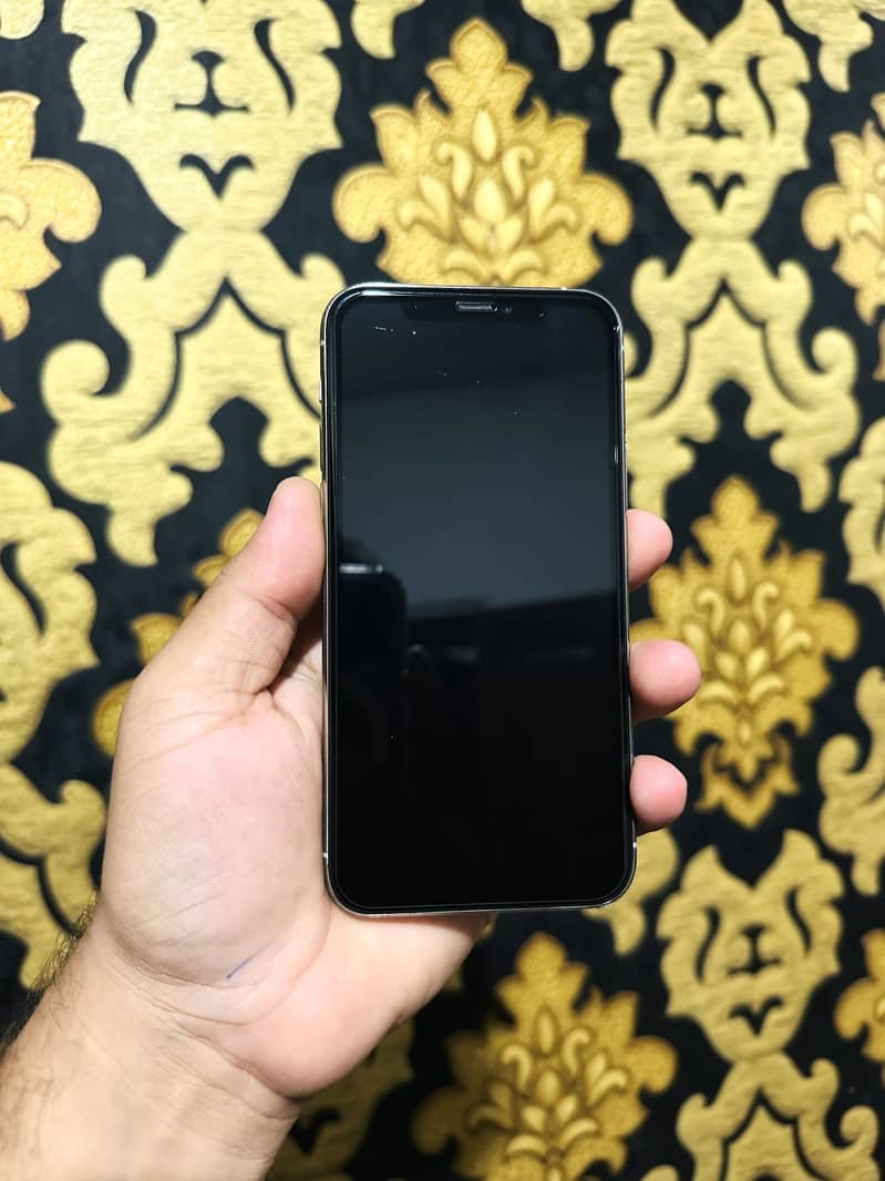Apple iPhone 11 Pro 4