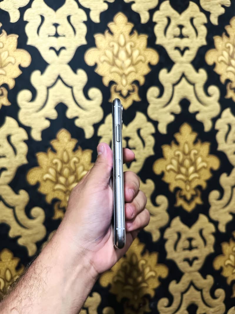 Apple iPhone 11 Pro 6