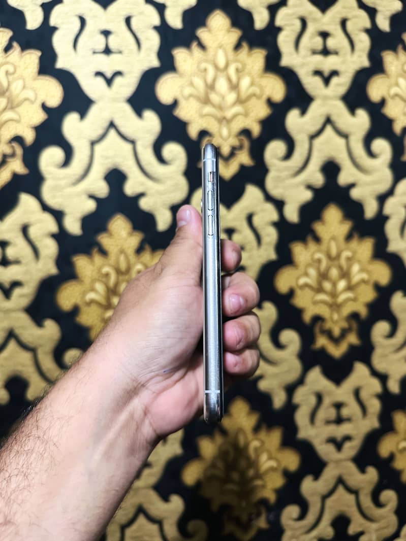 Apple iPhone 11 Pro 7