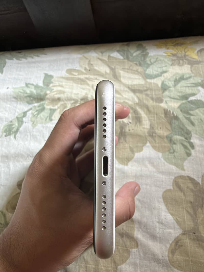 Apple iPhone 11 3