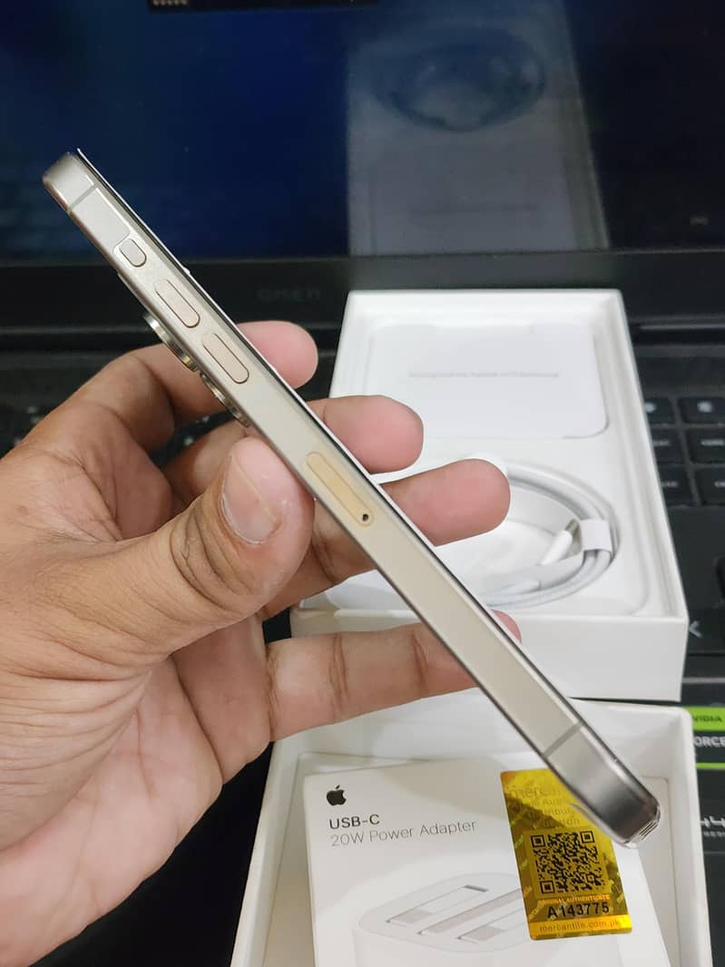 Apple iPhone 15 Pro Max 3