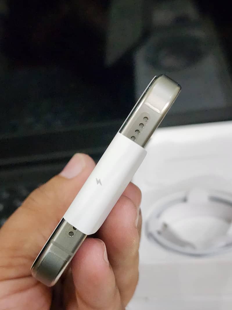 Apple iPhone 15 Pro Max 4