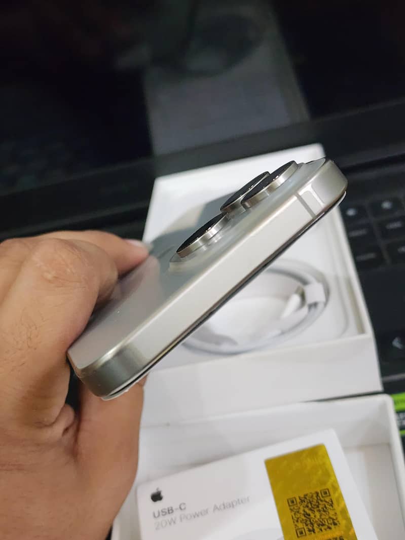 Apple iPhone 15 Pro Max 5