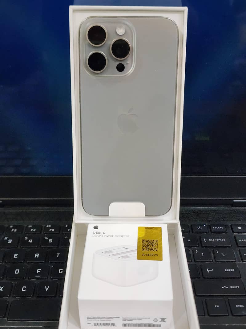 Apple iPhone 15 Pro Max 6