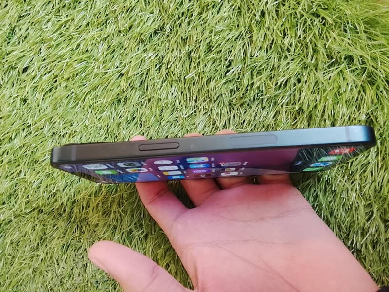 Apple iPhone 13 7