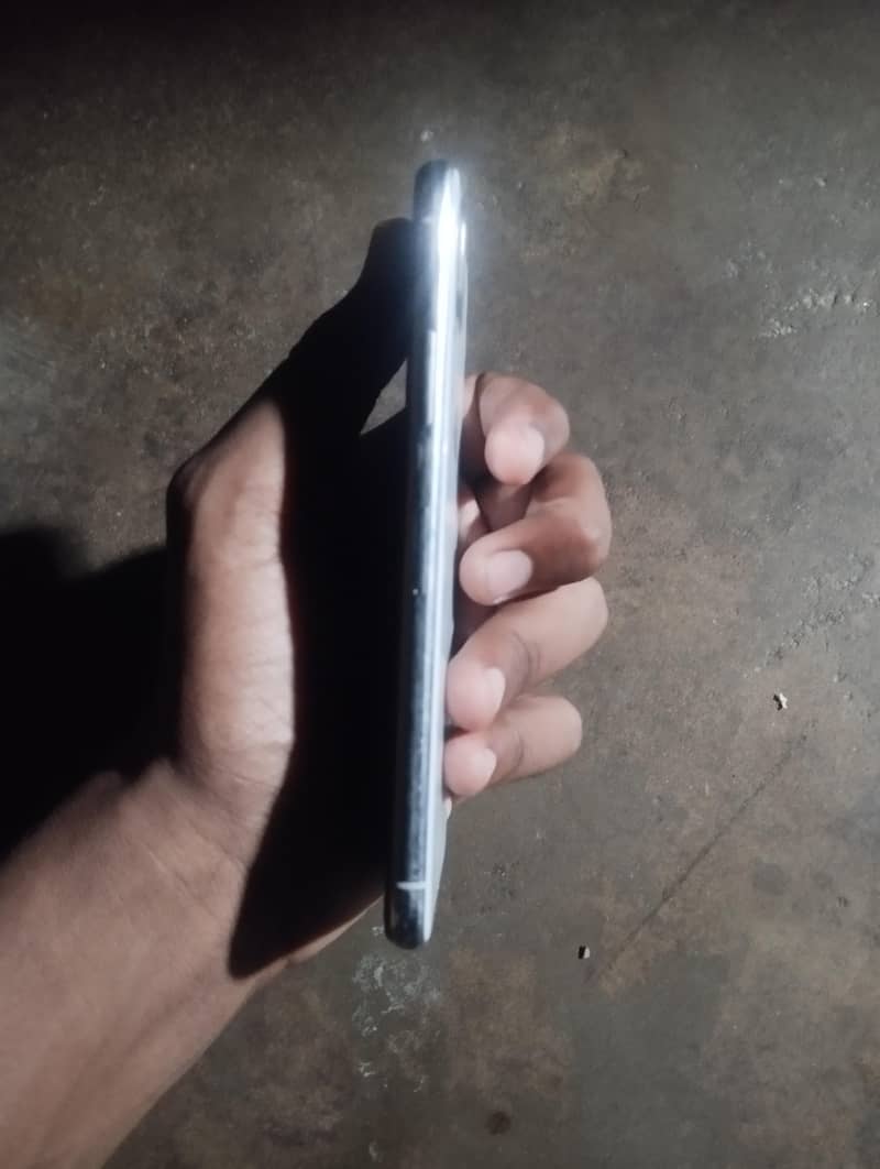 Apple iPhone X 4