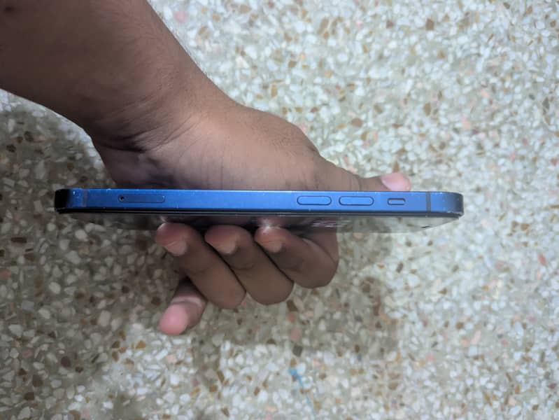 Iphone 12 4