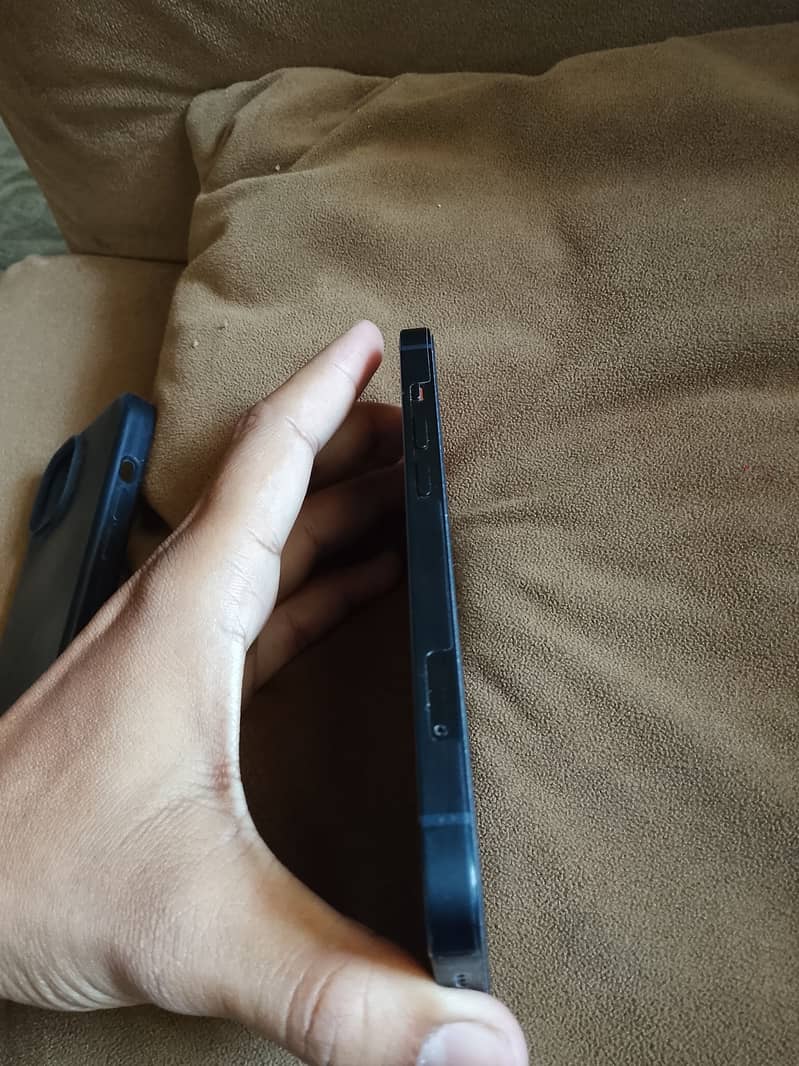 Apple iPhone 13 0