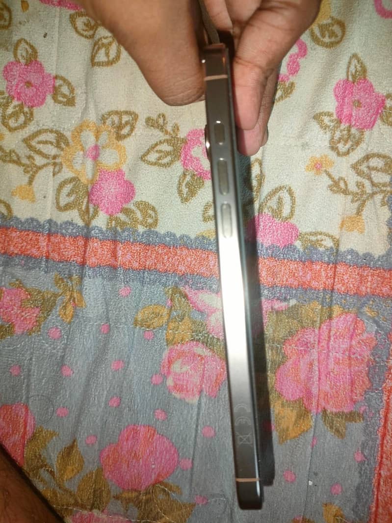 Apple iPhone 16 Pro Max 7