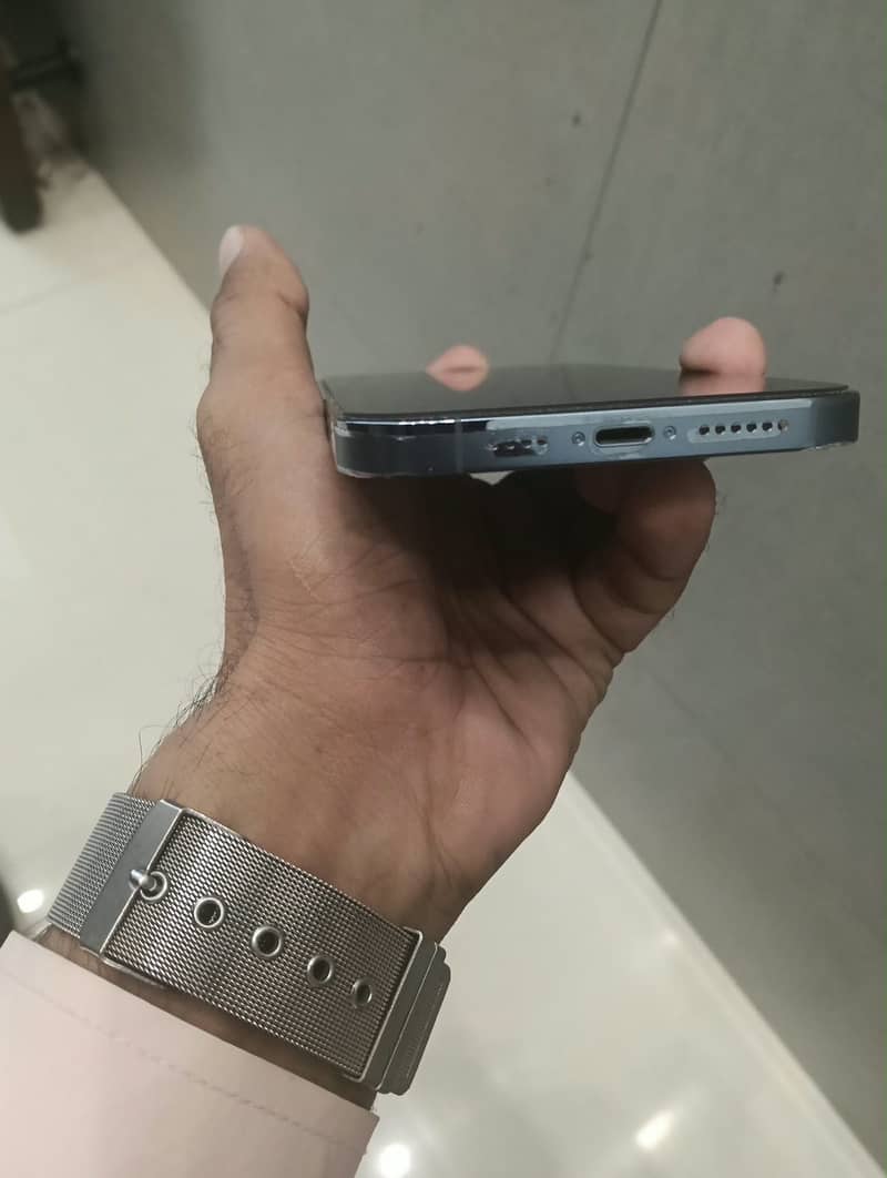 Apple iPhone 13 Pro Max 2