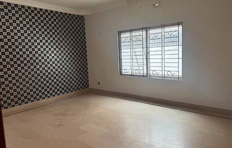 DHA 500 YARDS BEAUTIFUL BUNGALOW FOR RENT