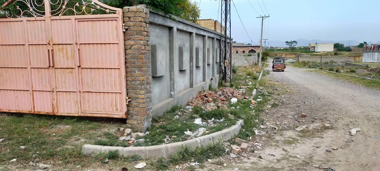 ایک کنال کارنر کمرشل پلاٹ دونوں طرف چالیس فٹ روڈ راستہ 2