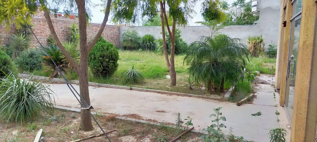 ایک کنال کارنر کمرشل پلاٹ دونوں طرف چالیس فٹ روڈ راستہ 5