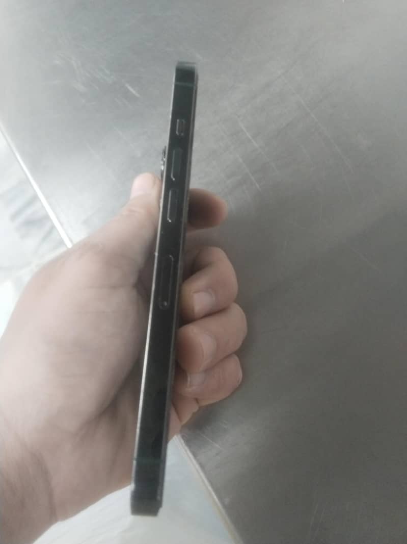 Apple iPhone 13 Pro 4