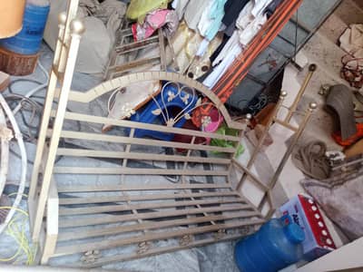 jhola 4 seater urgent sail need money. like new