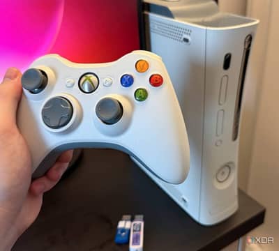 Xbox 360 Gaming console with 2 wirless controls
