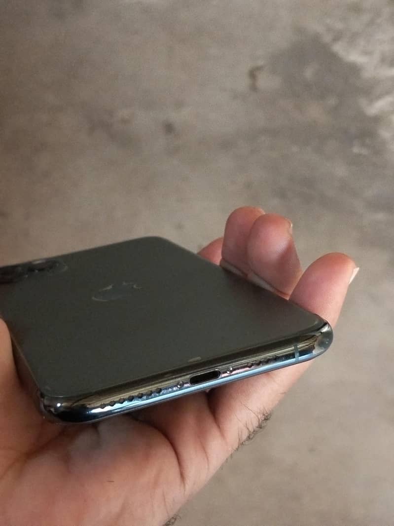 iPhone 11 Pro Max 3